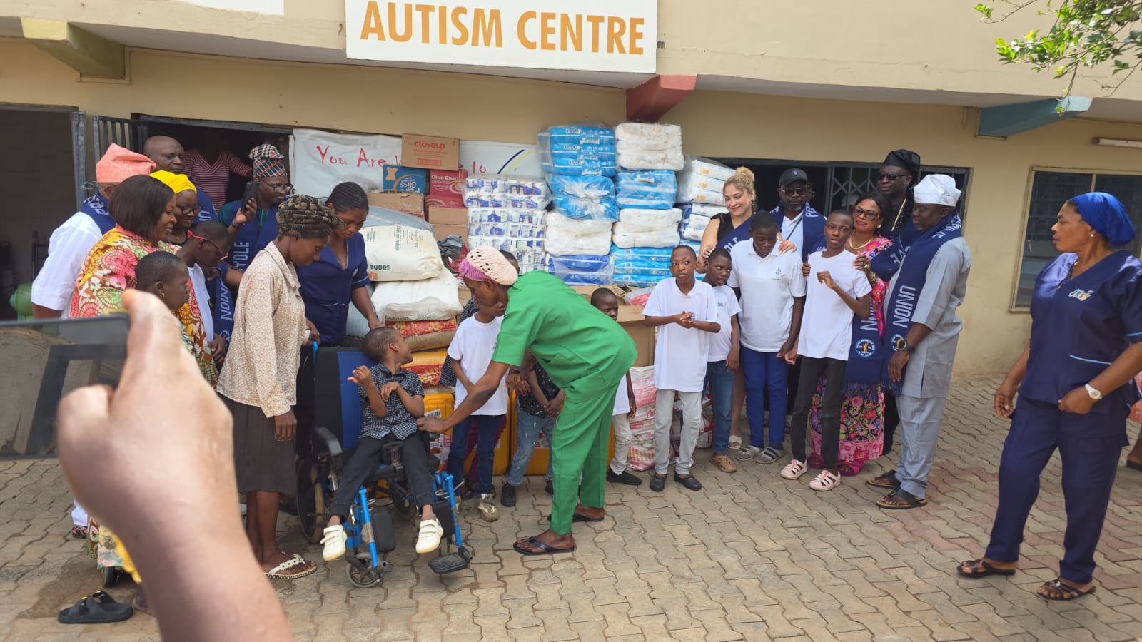 OPU UK DONATES ₦5 MILLION WORTH OF ITEMS TO ORPHANAGE, HOLDS ROYAL AUDIENCE WITH OLUBADAN